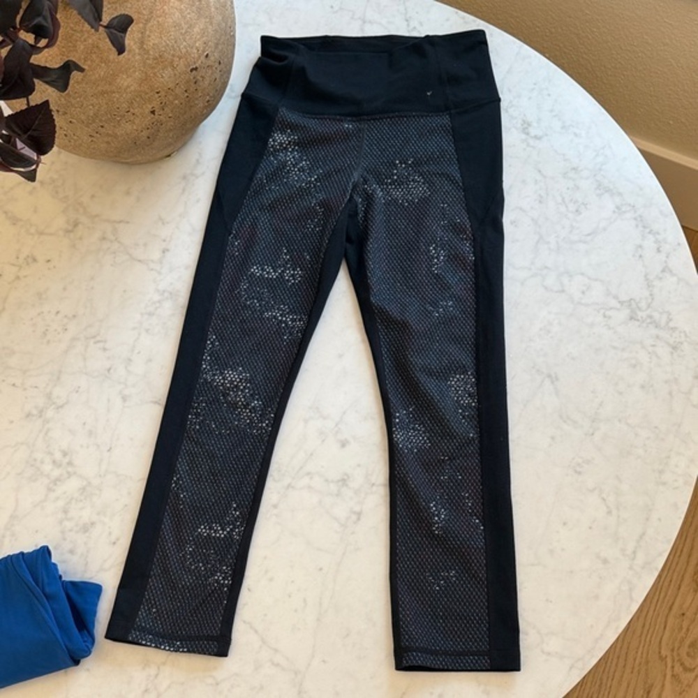 Under Armour Black Mesh Panel Cropped Leggings XS Workout Activewear